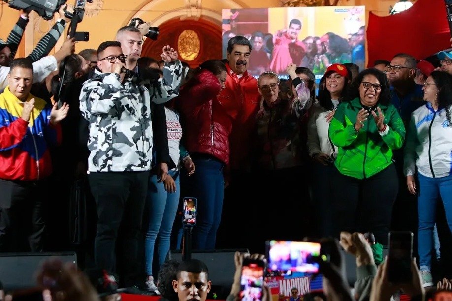 celebran en Caracas la victoria del chavismo en elecciones venezolanas frente a una oposición debilitada