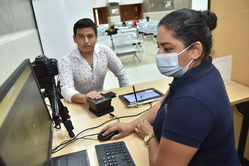 Jornada extraordinaria de cedulación del Registro Civil en Ecuador