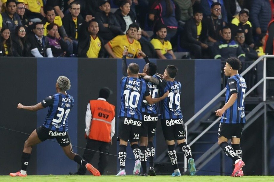 Jugadores de Independiente del Valle celebran la victoria ante Barcelona SC en la Copa Libertadores 2025