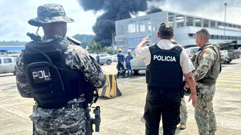 Incendio en la Refinería de Esmeraldas moviliza autoridades; cinco personas atendidas por afectaciones leves.