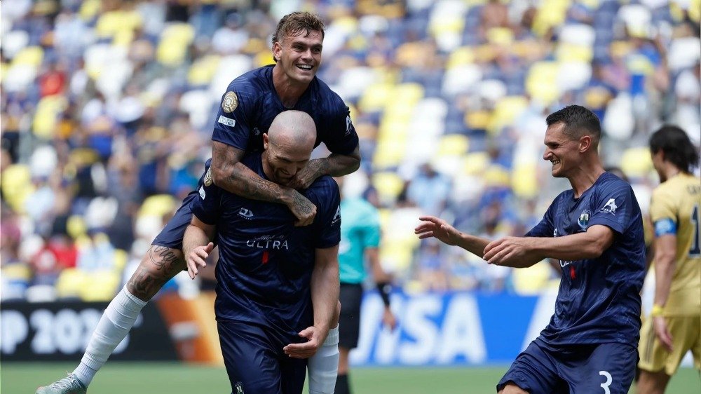 Jugadores de Auckland City celebran su primer gol histórico en el Mundial de Clubes 2025