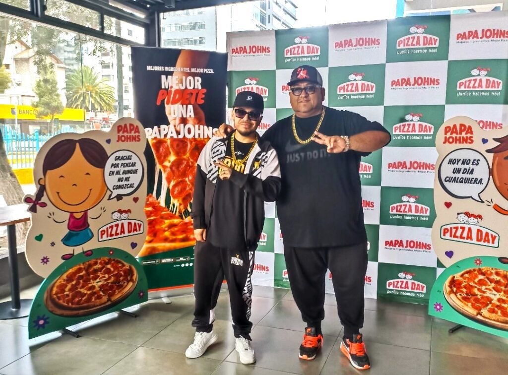 Ciudadanos participan en Pizza Day 2025 en Ecuador comprando pizzas para apoyar a fundaciones infantiles