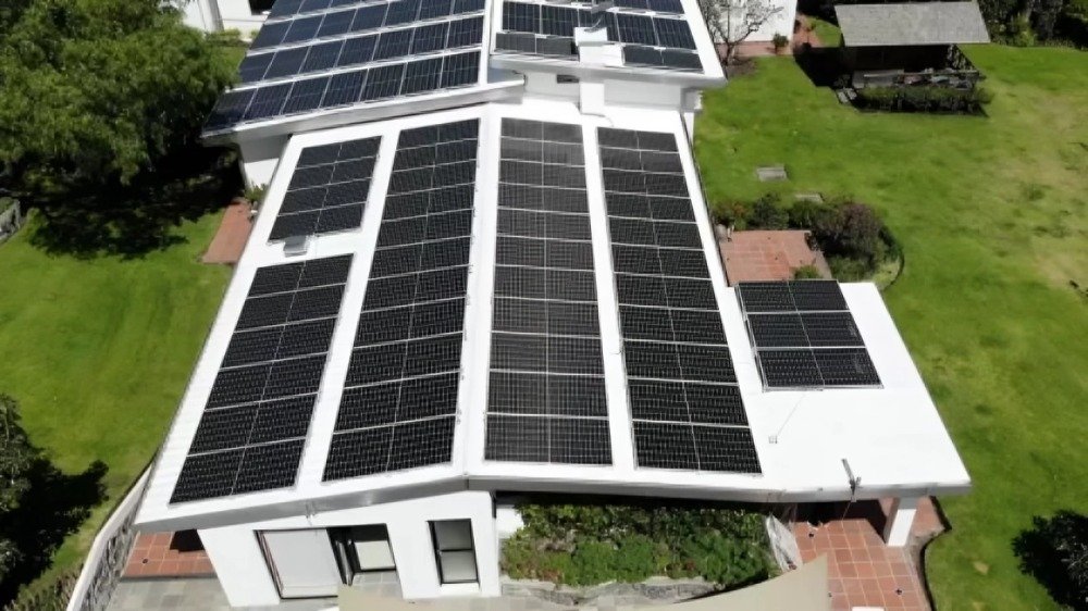 Instalación de paneles solares en Ecuador crece hasta 745 % por temor a nuevos apagones