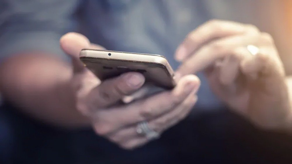 Meta toma acción legal