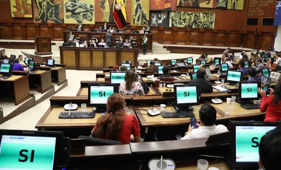 aprobación de la Ley de Solidaridad Nacional