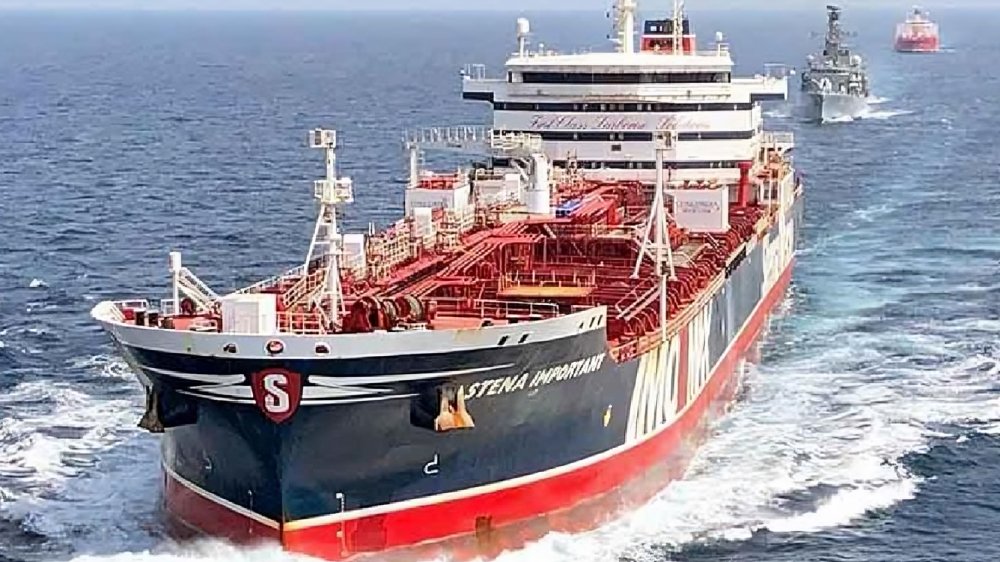 Estrecho de Ormuz en riesgo de cierre por Irán, una medida que tendría graves consecuencias económicas y geopolíticas a nivel mundial.