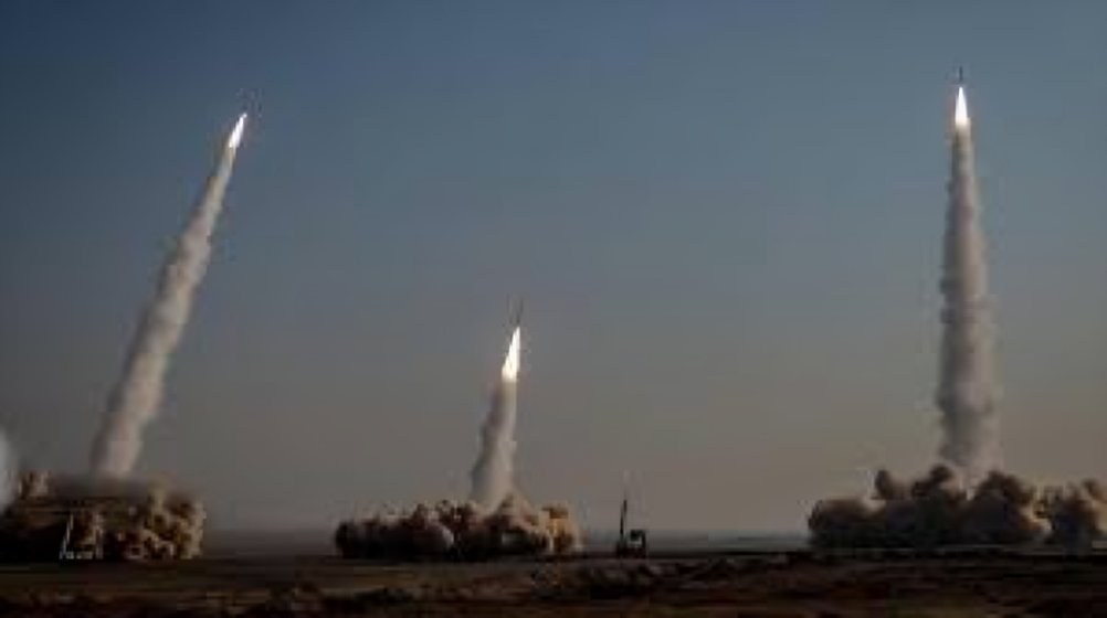 Misil balístico con múltiples cabezas utilizado por Irán en ataque contra Israel marca una escalada militar sin precedentes en la región.
