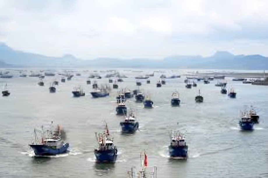 China se suma al acuerdo global contra la pesca ilegal mientras sus flotas continúan depredando Latinoamérica