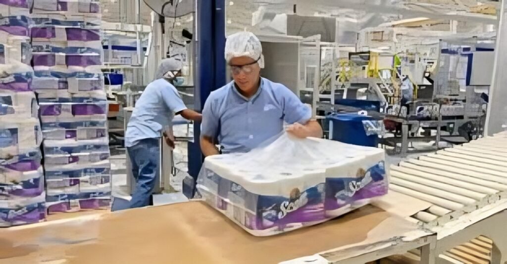 Kimberly-Clark cede el control de su negocio global de pañuelos de papel a la brasileña Suzano