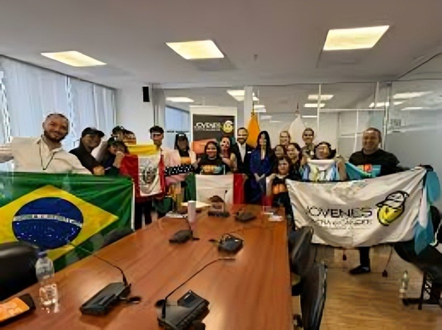 Sobrevivientes de cáncer amputados son recibidos en la Asamblea Nacional