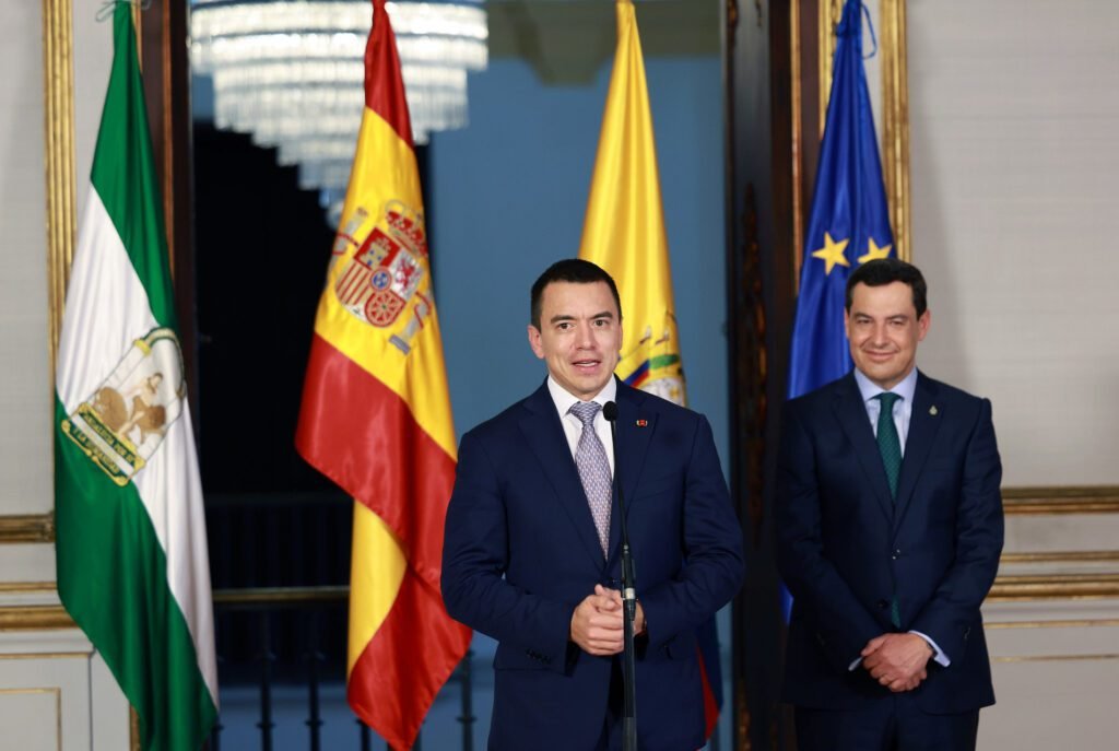 Presidente Daniel Noboa junto a autoridades en Sevilla, junio 2025