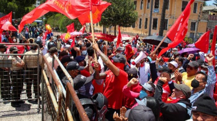 La UNE marcha en contra Ley de Integridad Pública