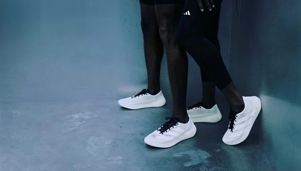 Adidas lanza zapatillas deportivas impresas en 3D… ahora con cordones