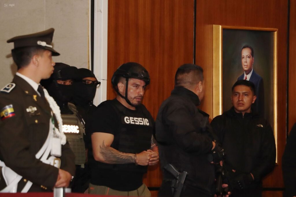 Daniel Salcedo testifica sobre el asesinato de Fernando Villavicencio ante la Comisión de Fiscalización.