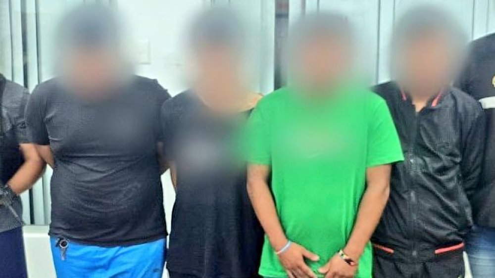Cuatro presuntos miembros Los Lobos fueron capturados en Pedro Carbo, Guayas, tras entregar panfletos extorsivos a comerciantes.