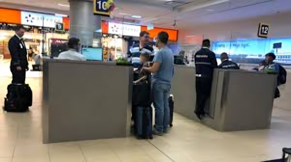 El Senae aclara que la presentación formulario FRA será obligatoria solo para quienes ingresen o salgan de Ecuador con bienes o efectivo.