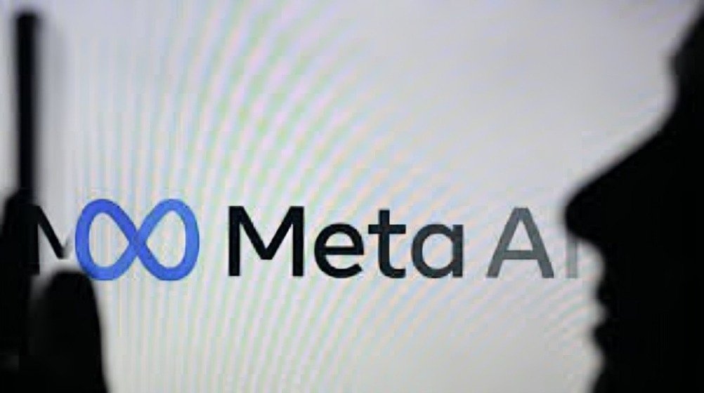 Meta contrata a exdirectivo de Apple y sacude el futuro de Siri