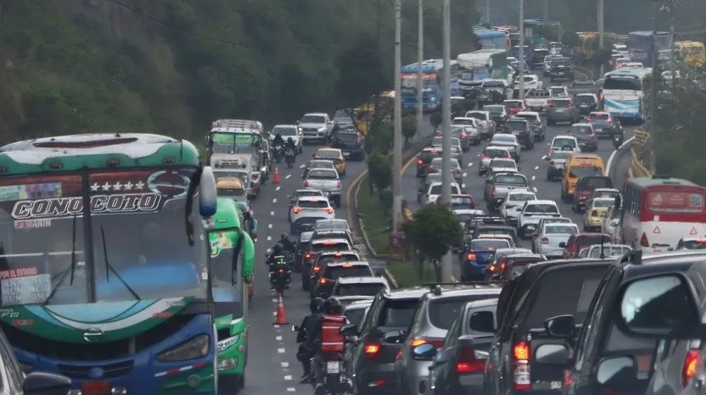 Obras viales paralizadas en Quito por falta de asfalto afectan el tránsito durante inicio de clases
