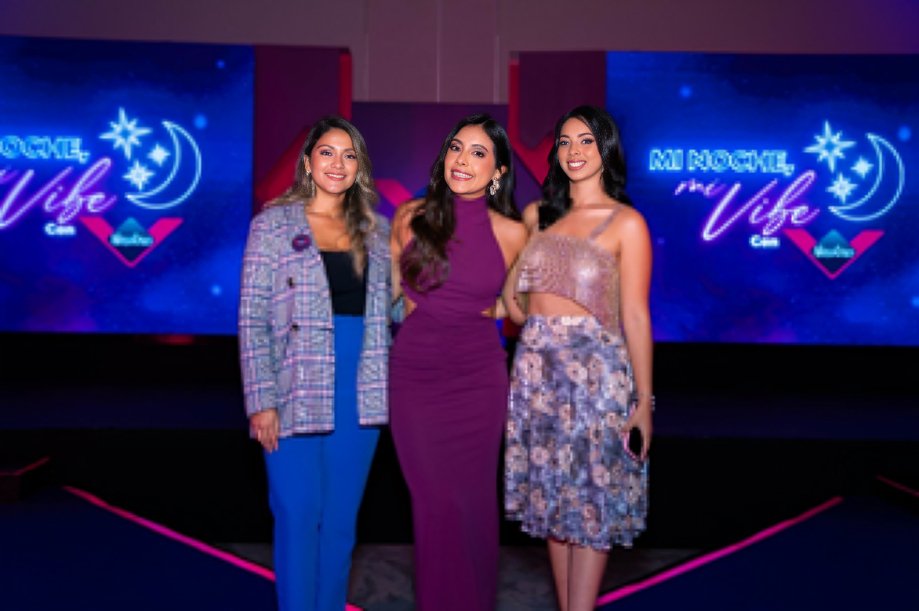 Doctora Carolina Mora, Soledad Vela y Yuliana Pinoargote presentando campaña toallas nocturnas para flujo abundante Nosotras