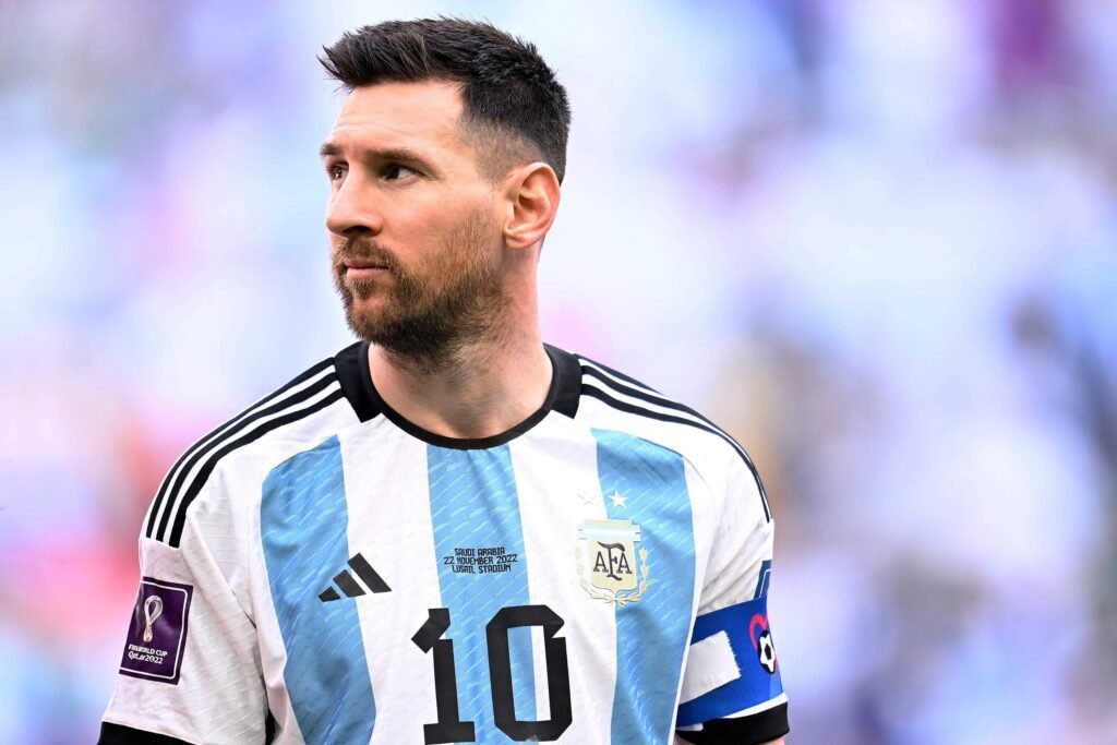 Lionel Messi celebra un gol con la Selección de Argentina antes del partido contra Ecuador.