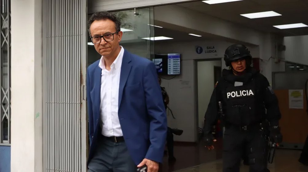 Christian Zurita llegando a Fiscalía Provincial de Pichincha para rendir declaración en caso Villavicencio