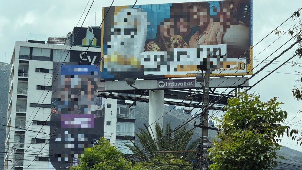 regulación por vallas publicitarias ilegales en Quito