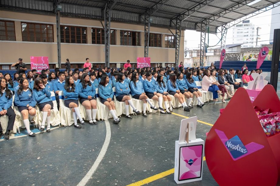 entrega de 300.000 kits de Nosotras en Ecuador