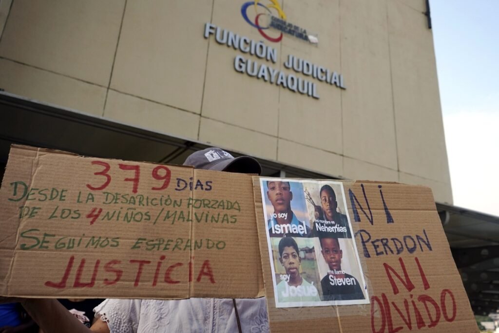Plantón caso Las Malvinas en el Complejo Judicial Albán Borja de Guayaquil