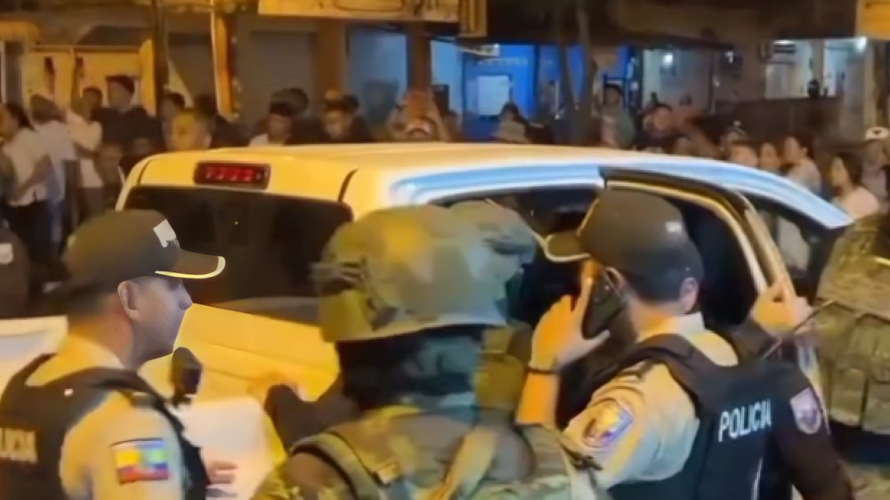 Personal militar ecuatoriano durante operativo militar en Quevedo, provincia de Los Ríos, Ecuador