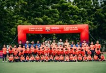 Barça Academy Camp Guayaquil 2026: Campamento de Fútbol del FC Barcelona Niños entrenando fútbol en Barça Academy Camp Guayaquil 2026 con uniformes oficiales del FC Barcelona en campo de Samborondón
