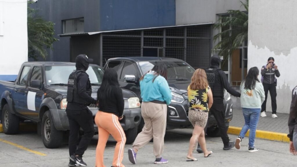 Presencia de mujeres en bandas criminales aumenta en Ecuador