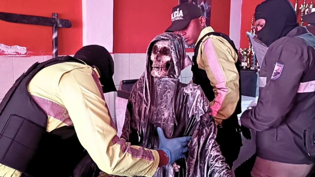 Altar de la Santa Muerte fue hallado durante el operativo Apolo II en el norte de Quito