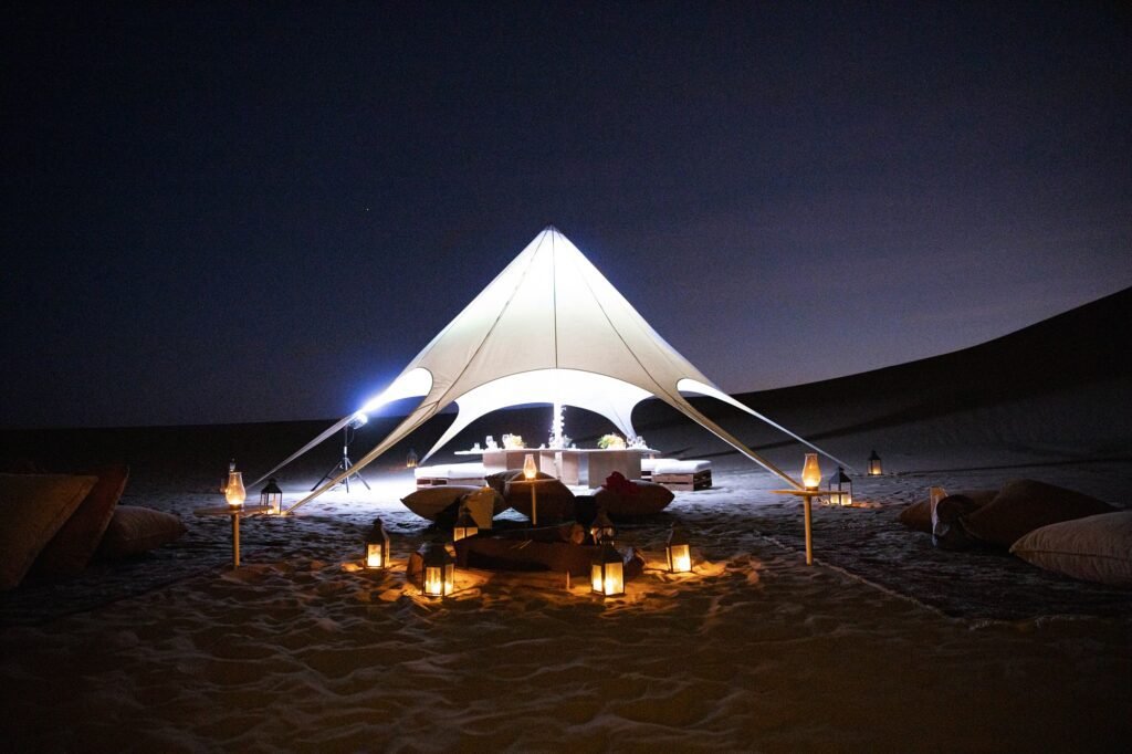 Infografía técnica que detalla las rutas de turismo en Perú desde Lima hasta el oasis de la Huacachina en Ica.