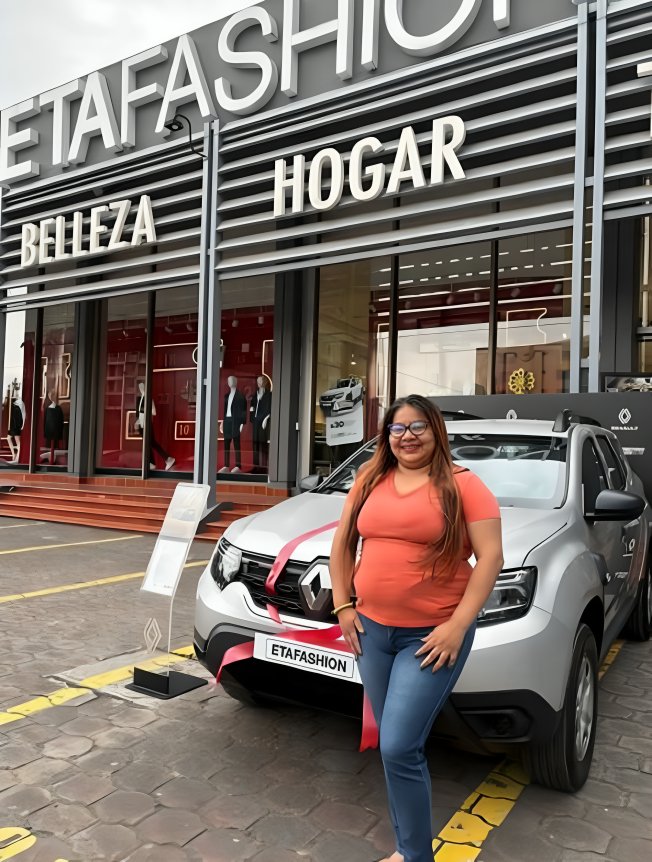 Segunda ganadora sorteo Renault Duster ETAFASHION Ecuador recibe vehículo en Portal Shopping Carapungo Quito diciembre 2025