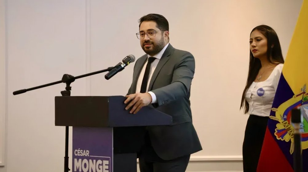 Eitel Zambrano durante conferencia como presidente nacional de CREO en Ecuador 2025