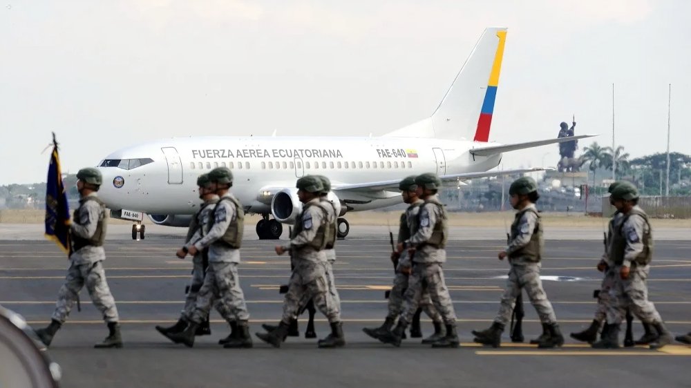Presidente Daniel Noboa firma decreto ejecutivo para baja de brigadieres generales de las Fuerzas Armadas ecuatorianas
