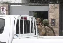 Militares hallan arma robada en empresa de seguridad de la ciudadela Kennedy, norte de Guayaquil Militares hallan arma robada durante allanamiento a empresa de seguridad en la Kennedy, Guayaquil