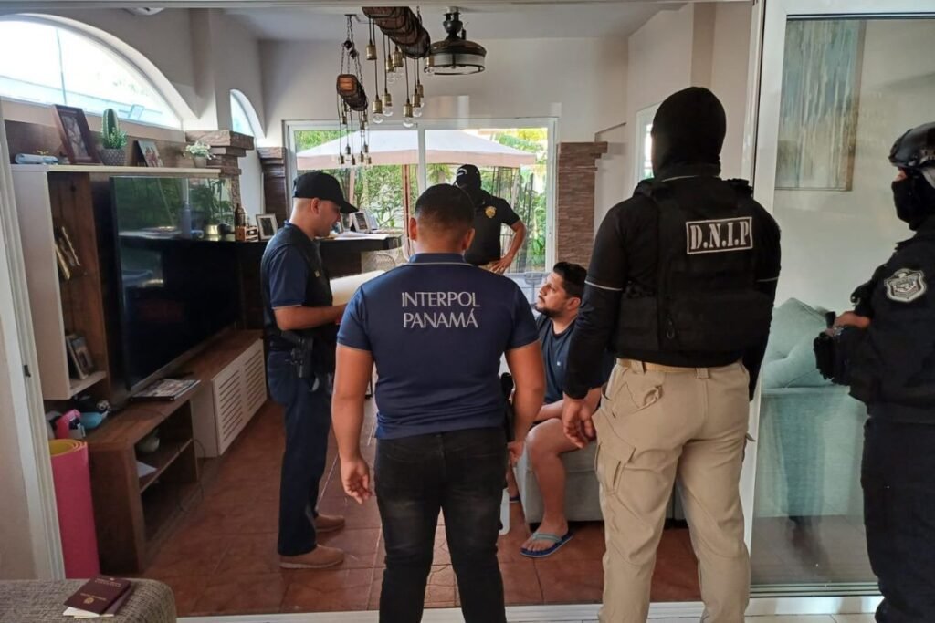 Leonardo Cortázar acusado llega extraditado desde Panamá para enfrentar proceso del caso Encuentro
