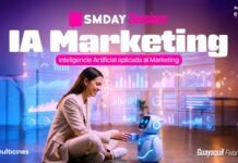 La Inteligencia Artificial aplicada al marketing se vive en una experiencia inmersiva Profesionales analizando la Inteligencia Artificial en marketing durante el evento inmersivo de ESMADI en el cine.