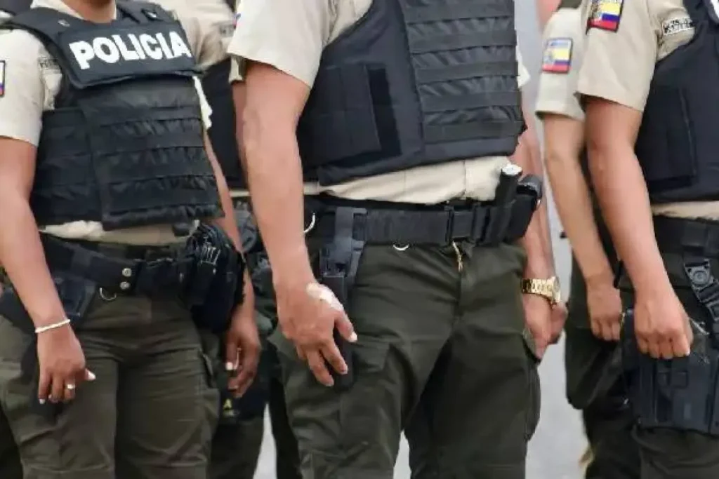 Policías detenidos por concusión en operativo en Milagro durante control a ciudadano
