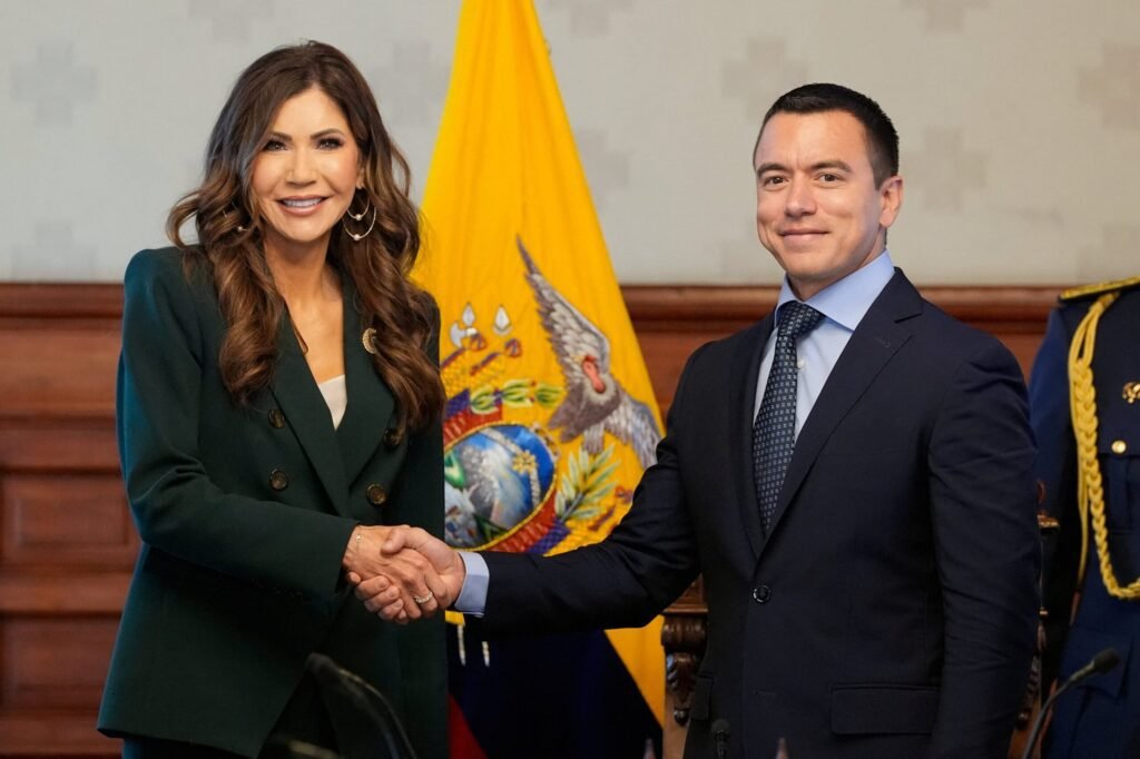 Visita de Kristi Noem en llegada oficial para acuerdos de seguridad en Ecuador