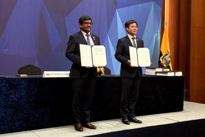 Ecuador conquista Asia