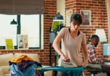 Mujeres Soportan la Mayor Carga del Trabajo Doméstico No Remunerado en Ecuador Mujer ecuatoriana realizando trabajo doméstico