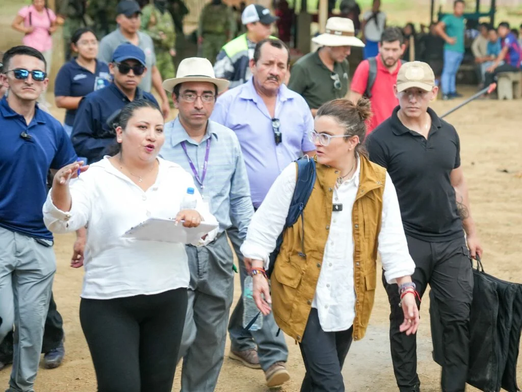 Personal de brigadas médicas del MSP brindando atención a una comunidad amazónica en Taisha.