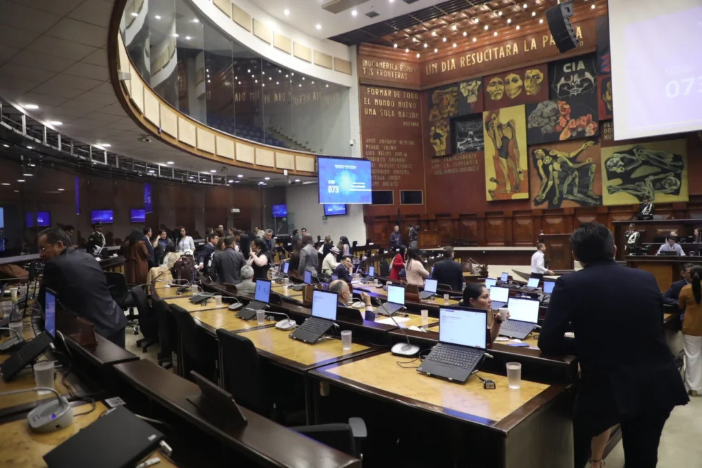 Participación desigual en la Asamblea: 20 legisladores casi no intervienen en el Pleno tras 75 sesiones
