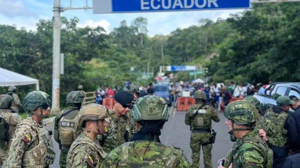 Militares realizan operaciones de seguridad en la frontera mientras el ministro de Defensa declaró la emergencia institucional.