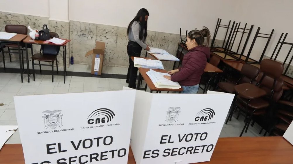 Urnas electorales en Ecuador con fecha modificada para elecciones seccionales Ecuador noviembre 2026