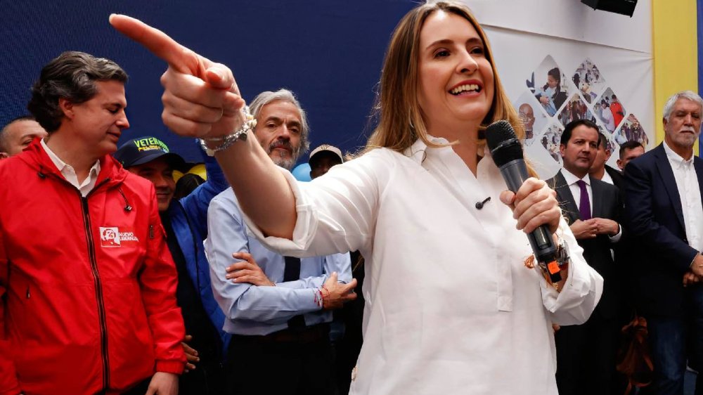 Paloma Valencia en acto político durante campaña y contexto de segunda vuelta presidencial en Colombia
