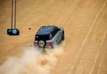 Creía que los coches chinos iban a ser el nuevo Android: son el nuevo iPhone Comparativa visual entre el software de fabricantes chinos de coches y la ingeniería tradicional europea en 2026.