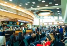 Starbucks abre su primera cafetería en el Aeropuerto Internacional Mariscal Sucre de Quito Starbucks